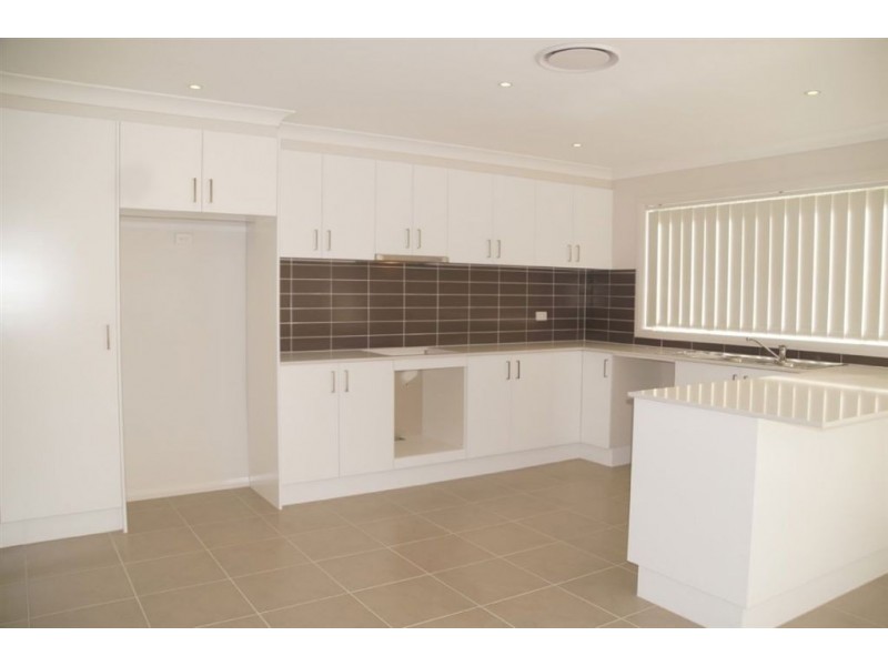 4A Vaucluse Place, Glen Alpine NSW 2560