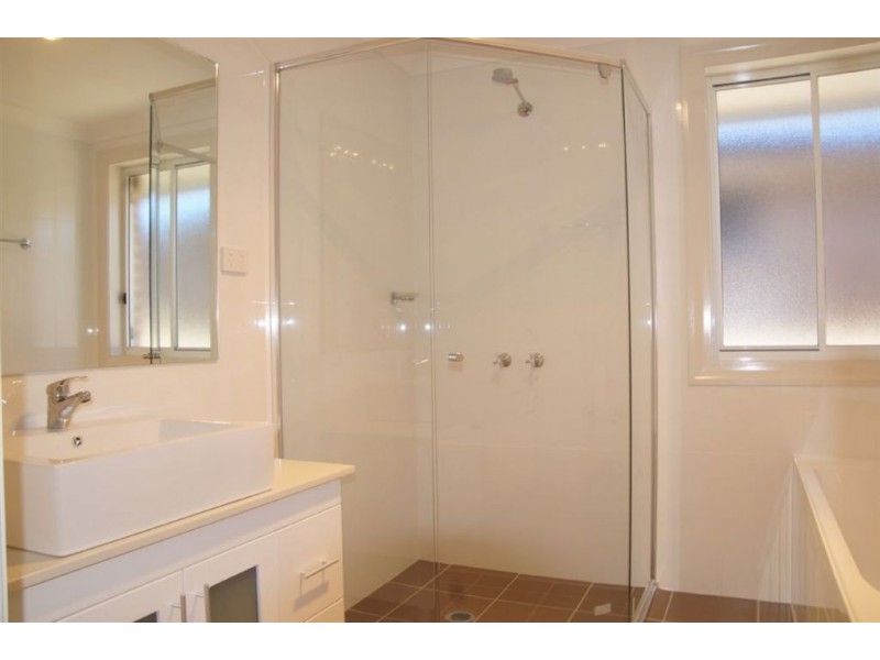 4B Vaucluse Place, Glen Alpine NSW 2560