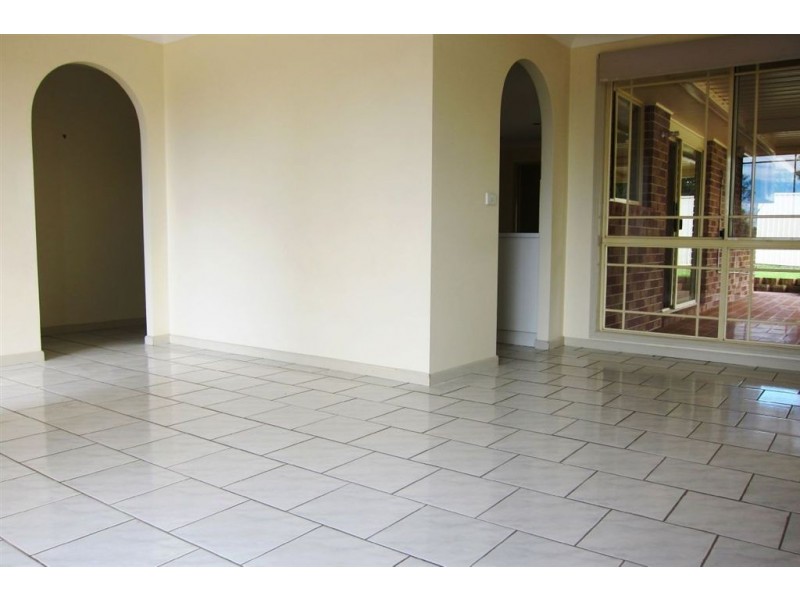 16 Elliot Place, St Helens Park NSW 2560