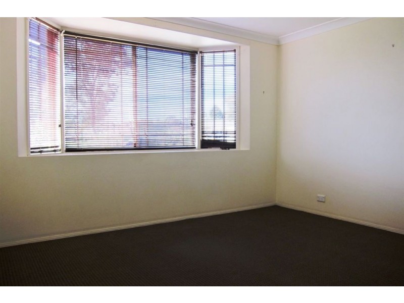 16 Elliot Place, St Helens Park NSW 2560