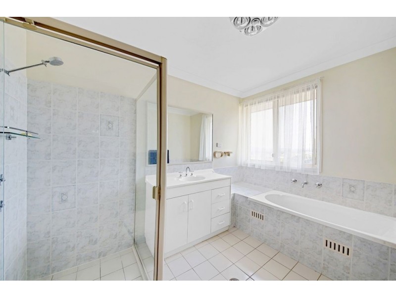 16 Braeside Crescent, Glen Alpine NSW 2560