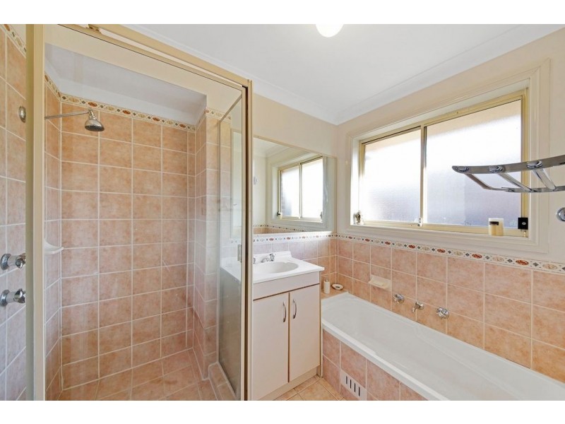 35B Larapinta Crescent, St Helens Park NSW 2560