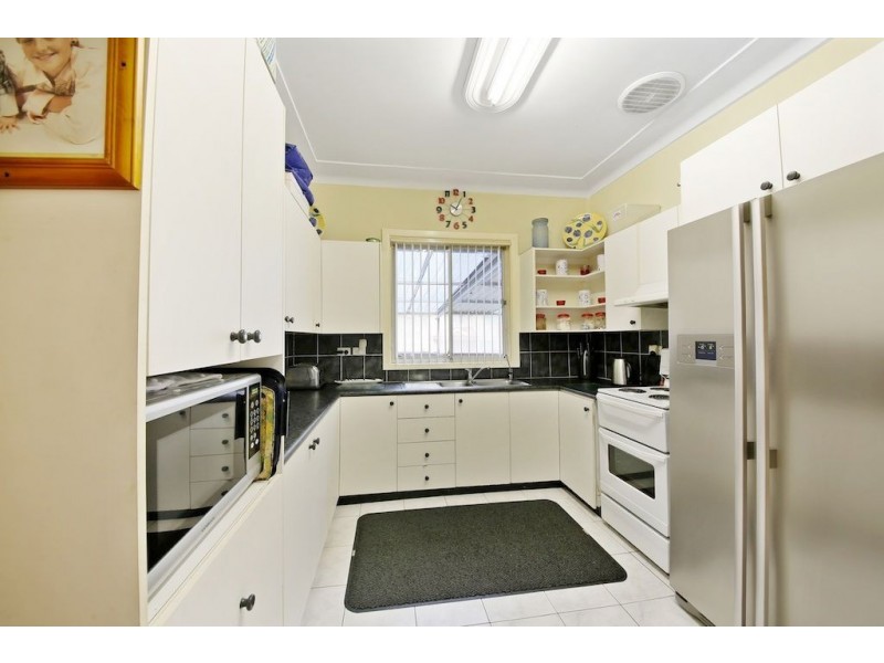 2 Cuthel Place, Campbelltown NSW 2560