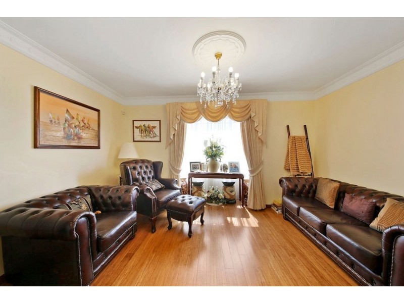 60 Nepean Towers Avenue, Glen Alpine NSW 2560