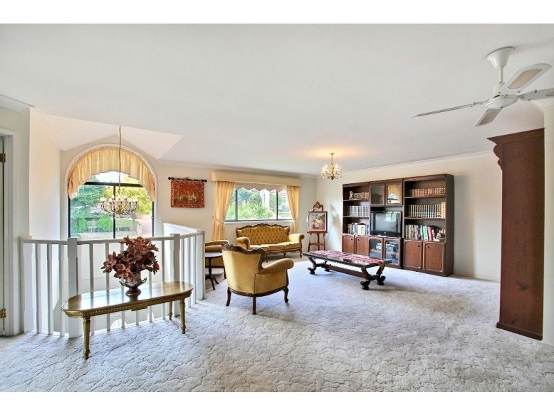 15 Glenavon Place, Glen Alpine NSW 2560