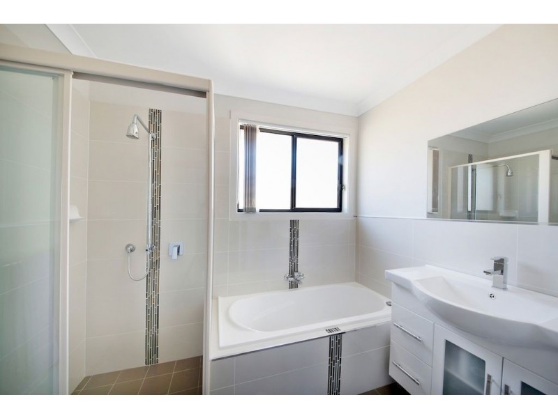 2/39 Surrey Street, Minto NSW 2566