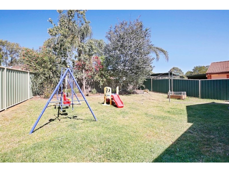 13 Mackillop Crescent, St Helens Park NSW 2560