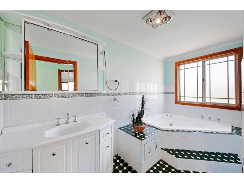 68 Glen Alpine Drive, Glen Alpine NSW 2560