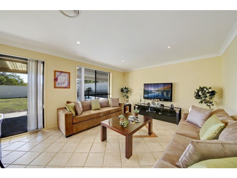 48 Archibald Crescent, Rosemeadow NSW 2560