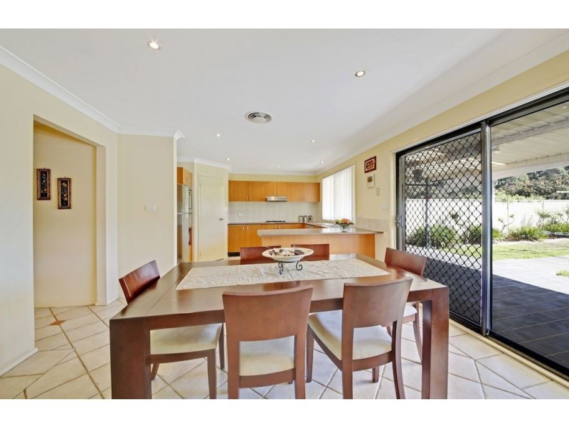 48 Archibald Crescent, Rosemeadow NSW 2560