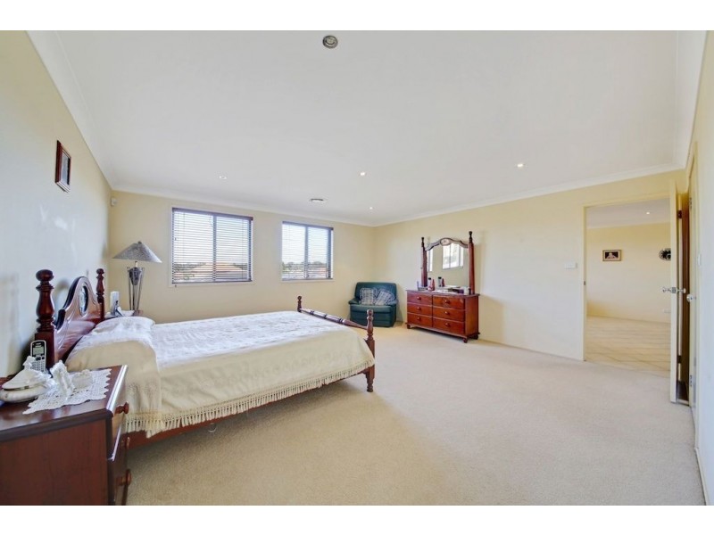 48 Archibald Crescent, Rosemeadow NSW 2560