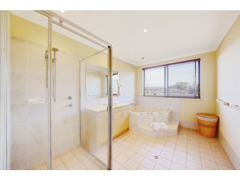 48 Archibald Crescent, Rosemeadow NSW 2560