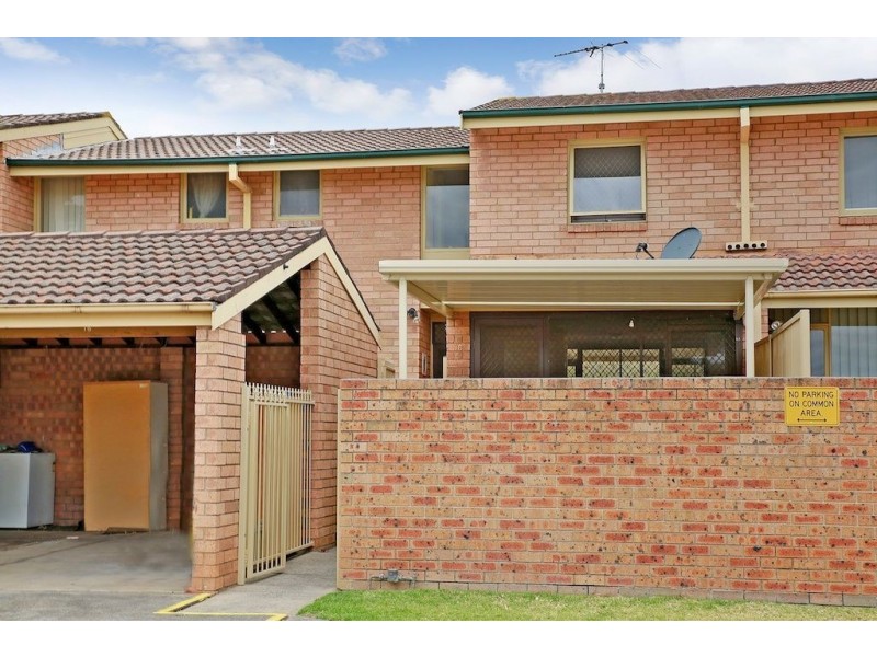 16/42 Woodhouse Drive, Ambarvale NSW 2560