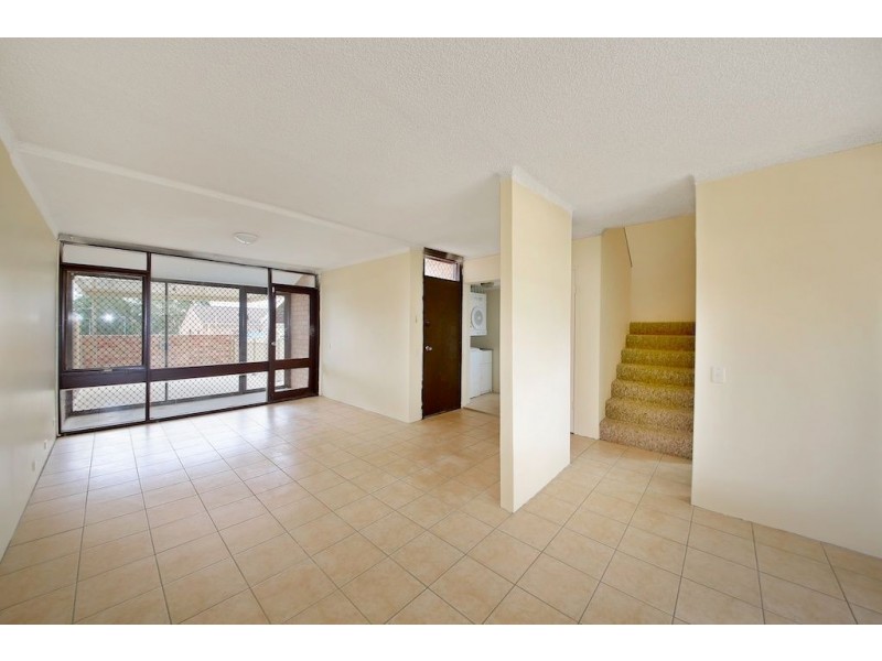 16/42 Woodhouse Drive, Ambarvale NSW 2560