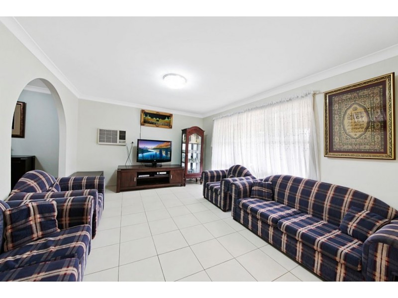 19 Glen Eagles Place, St Andrews NSW 2566