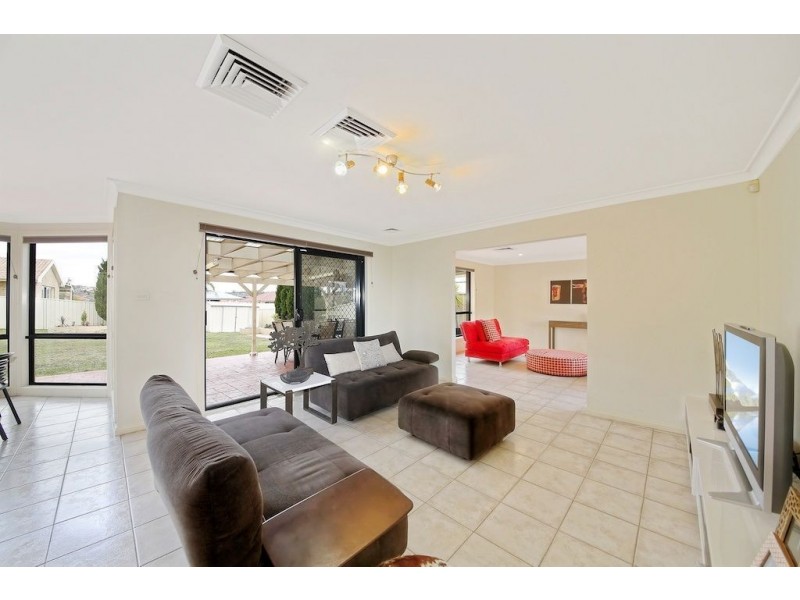 4 Rossiville Place, Glen Alpine NSW 2560