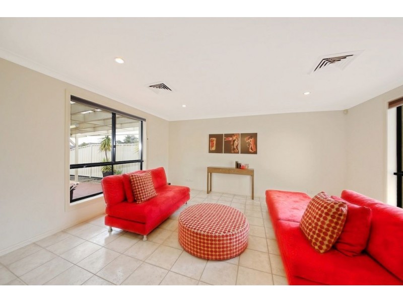 4 Rossiville Place, Glen Alpine NSW 2560