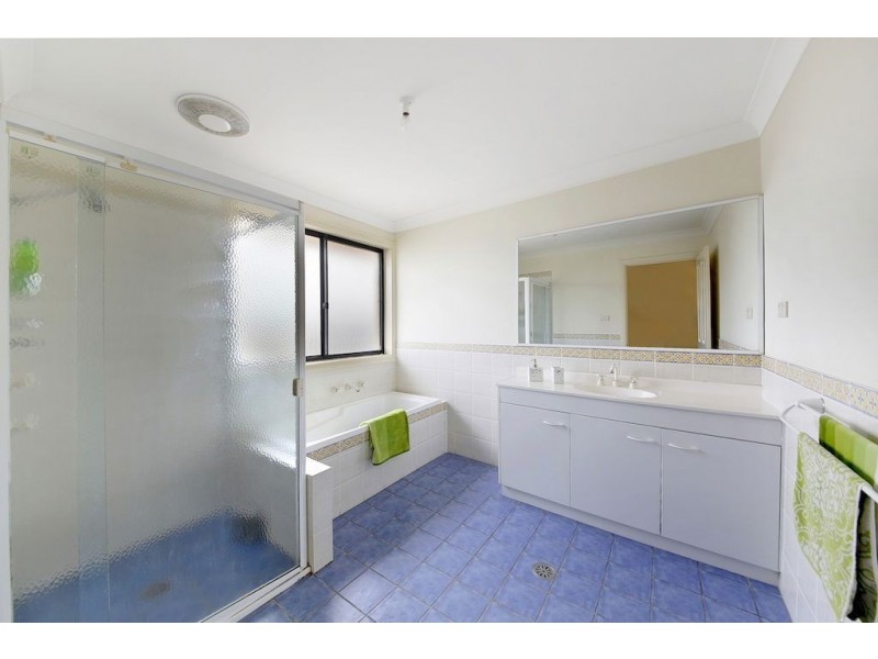 4 Rossiville Place, Glen Alpine NSW 2560
