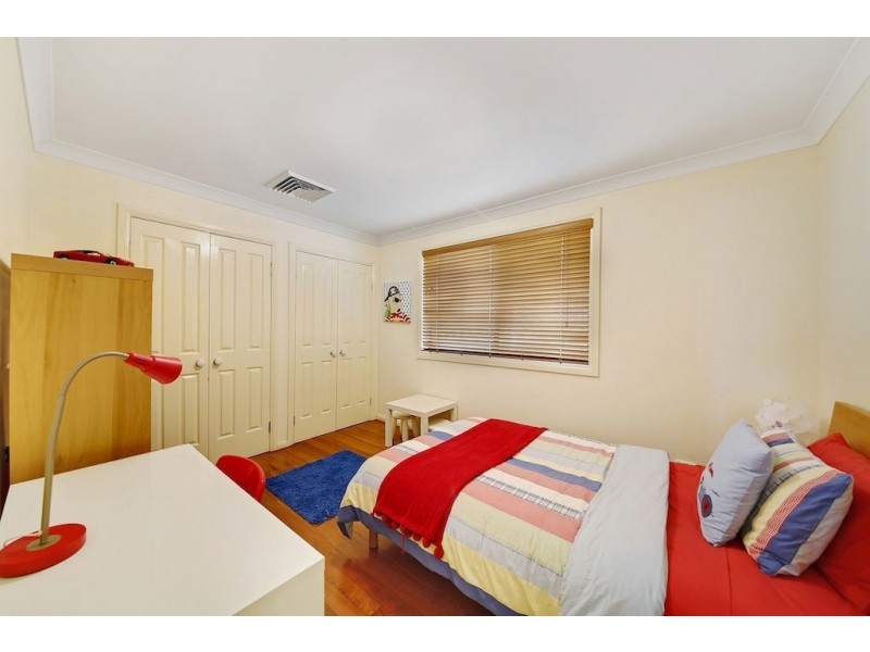 4 Rossiville Place, Glen Alpine NSW 2560