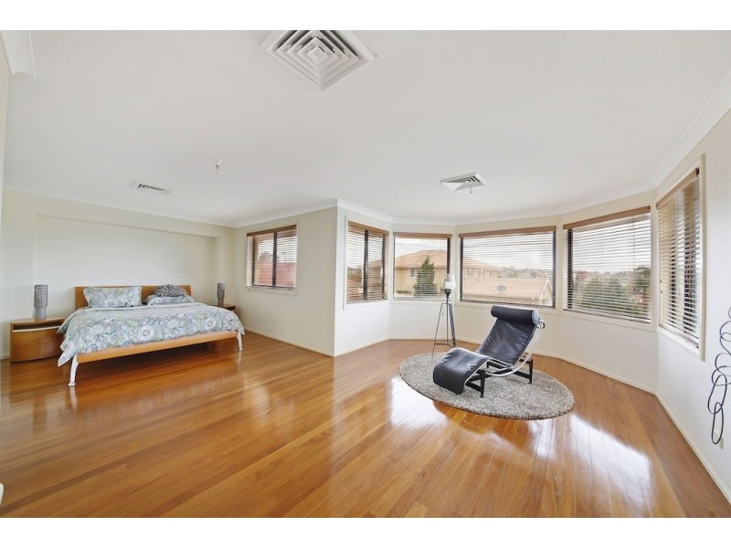 4 Rossiville Place, Glen Alpine NSW 2560