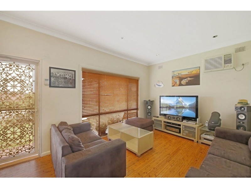 40 Waminda Avenue, Campbelltown NSW 2560