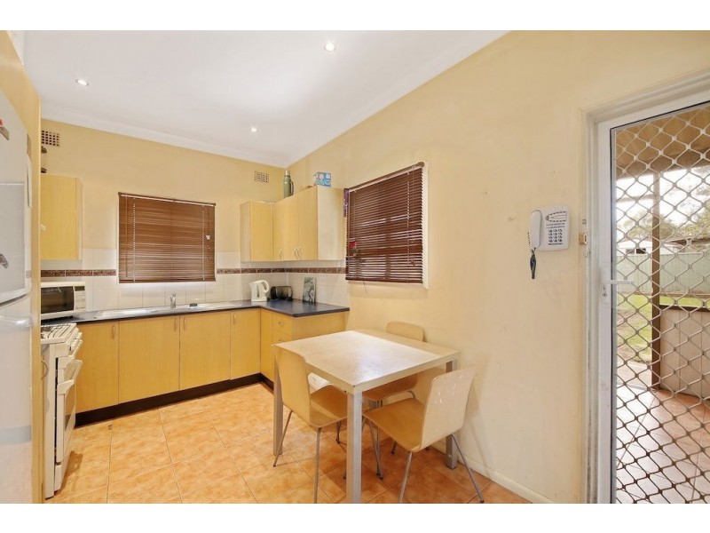 40 Waminda Avenue, Campbelltown NSW 2560