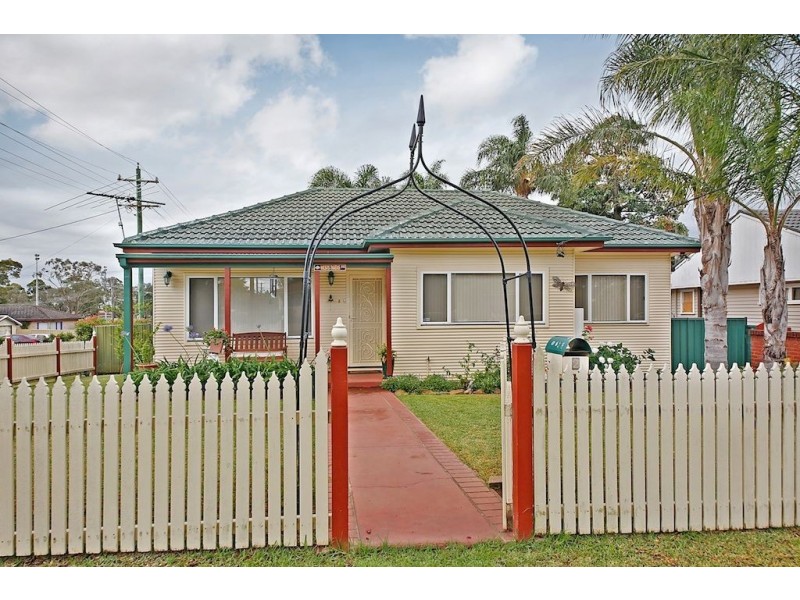 2 Albury Avenue, Campbelltown NSW 2560