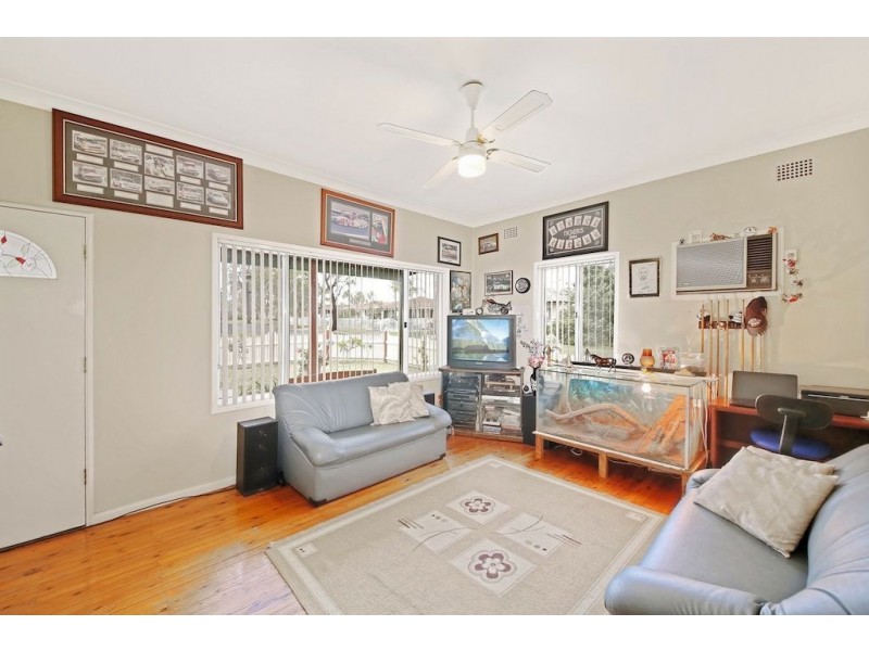 2 Albury Avenue, Campbelltown NSW 2560