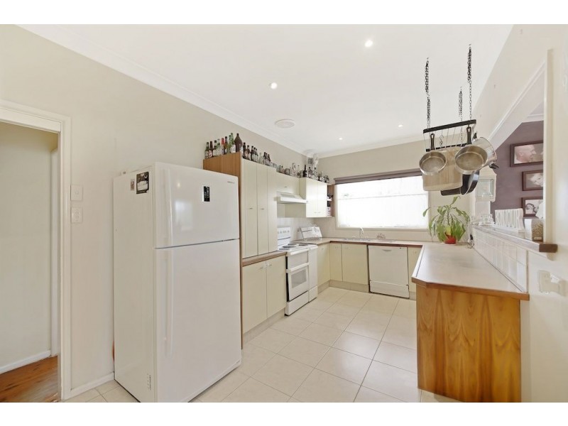 2 Albury Avenue, Campbelltown NSW 2560