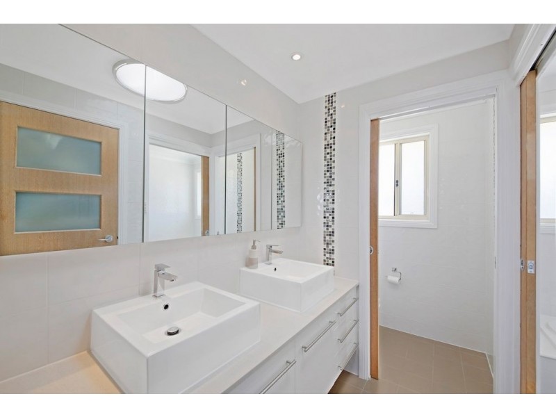 6 Mountain View Avenue, Glen Alpine NSW 2560