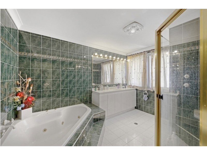 52 Queenscliff Drive, Woodbine NSW 2560