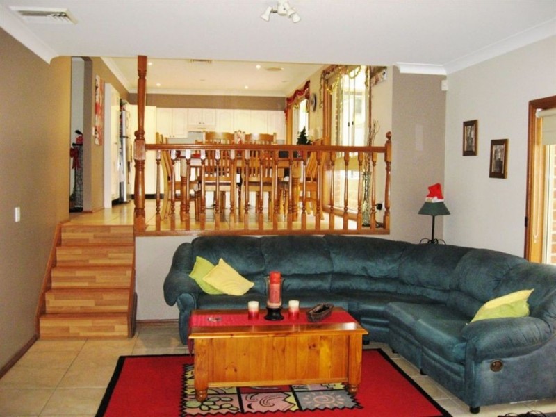 19 Clydebank Crescent, Glen Alpine NSW 2560