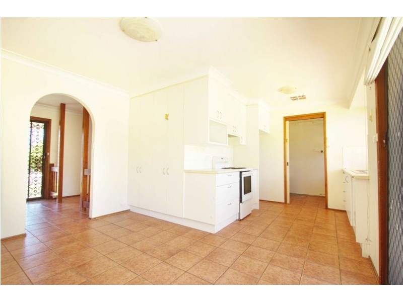 4 Seyton Place, Rosemeadow NSW 2560