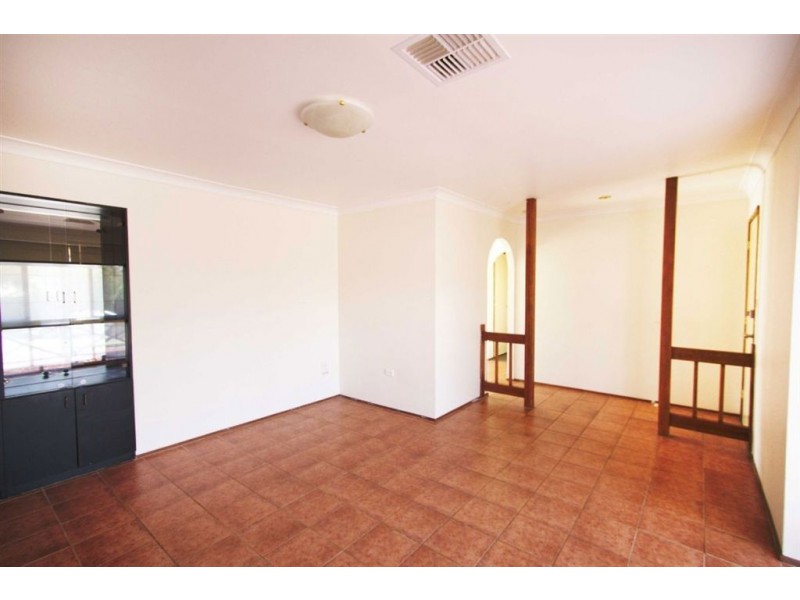 4 Seyton Place, Rosemeadow NSW 2560
