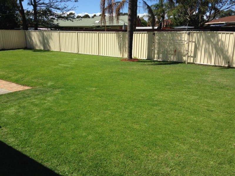 4 Seyton Place, Rosemeadow NSW 2560
