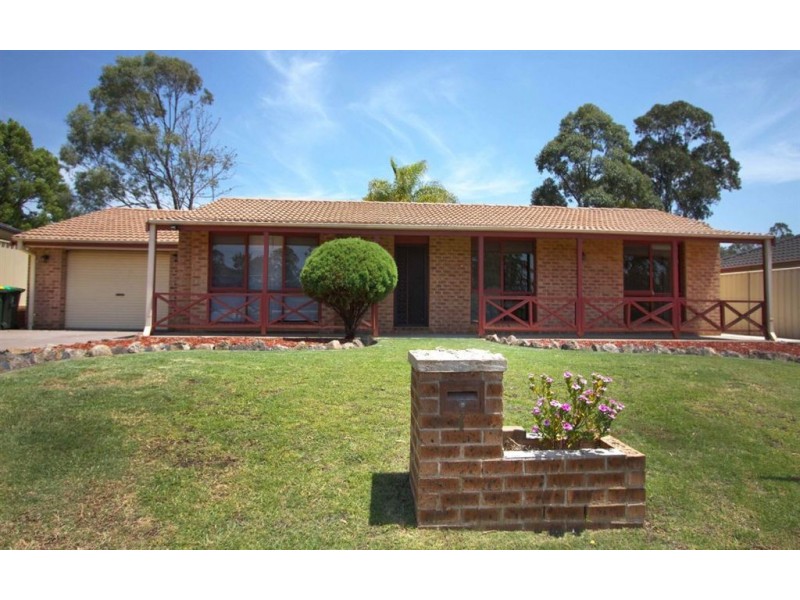 4 Seyton Place, Rosemeadow NSW 2560
