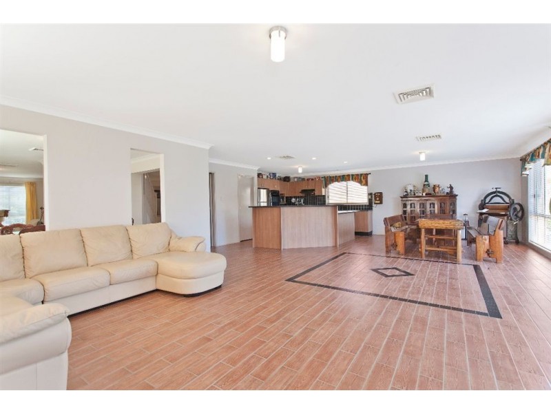 3 Lord Castlereagh Circuit, Macquarie Links NSW 2565