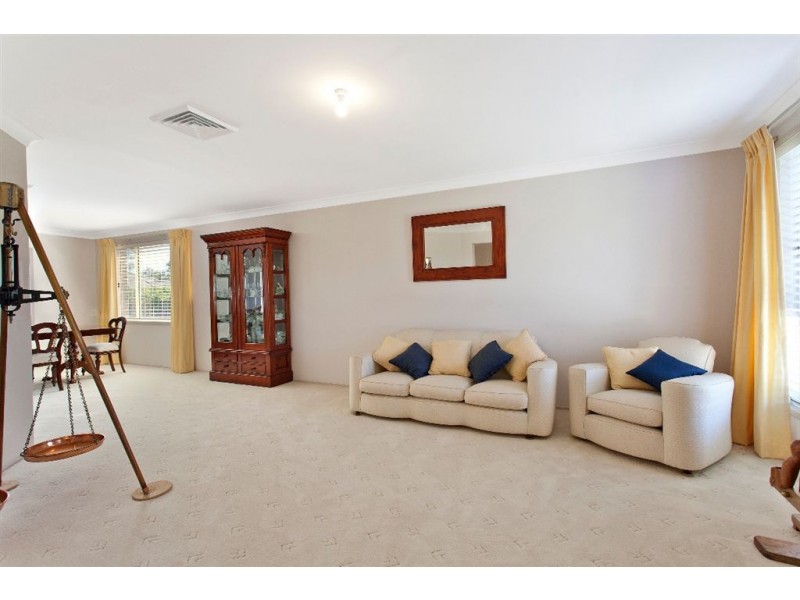 3 Lord Castlereagh Circuit, Macquarie Links NSW 2565