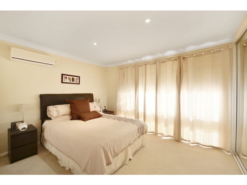 8 Macintyre Crescent, Ruse NSW 2560