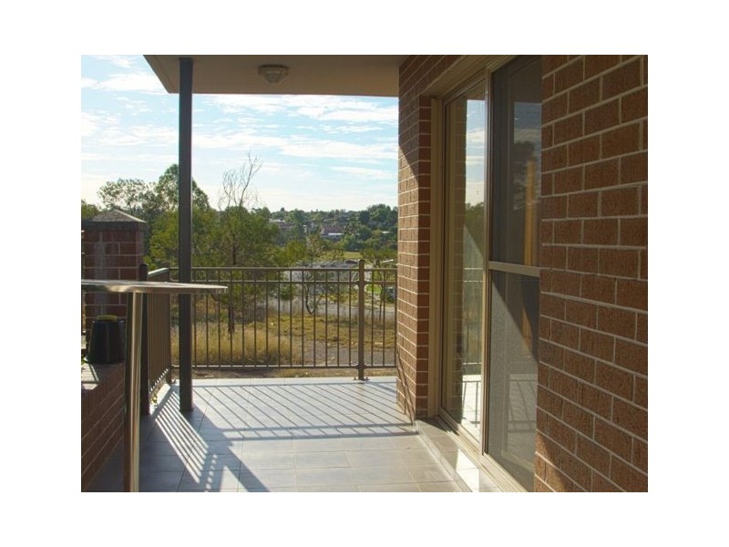 33/41 Woodhouse Drive, Ambarvale NSW 2560