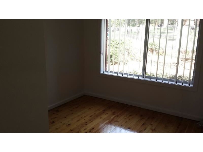 8 College Rd, Campbelltown NSW 2560
