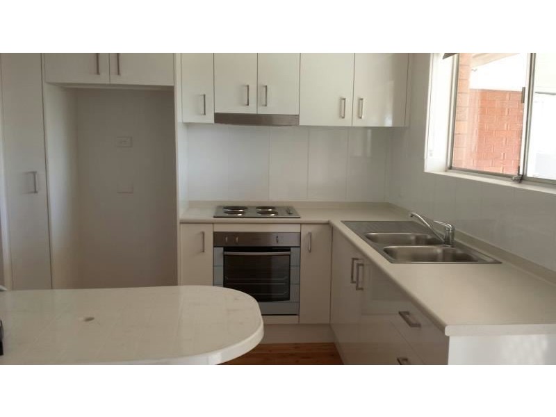 8 College Rd, Campbelltown NSW 2560