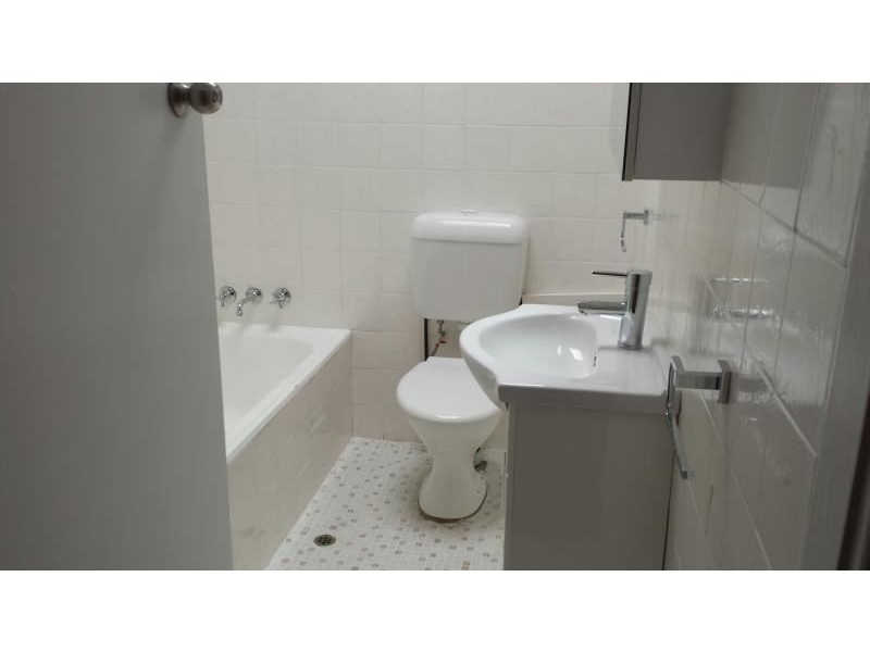 8 College Rd, Campbelltown NSW 2560