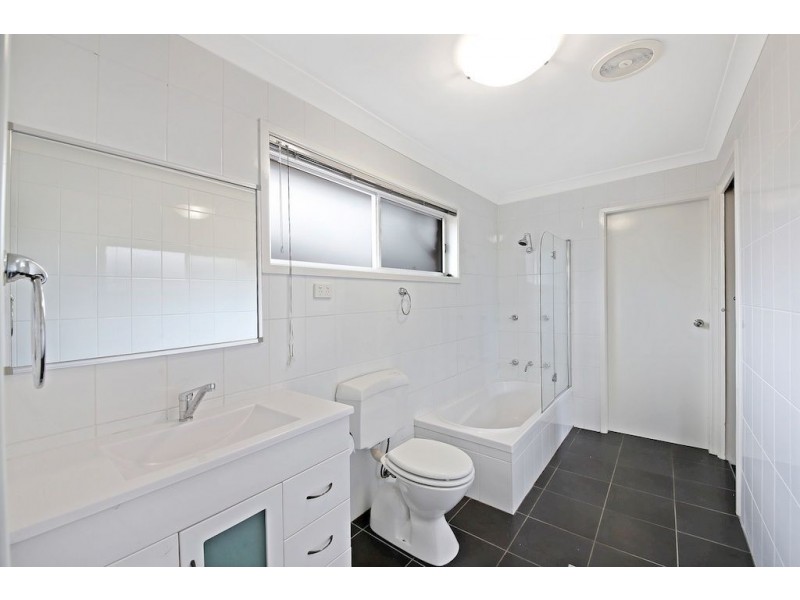 8 Epping Forest Drive, Eschol Park NSW 2558