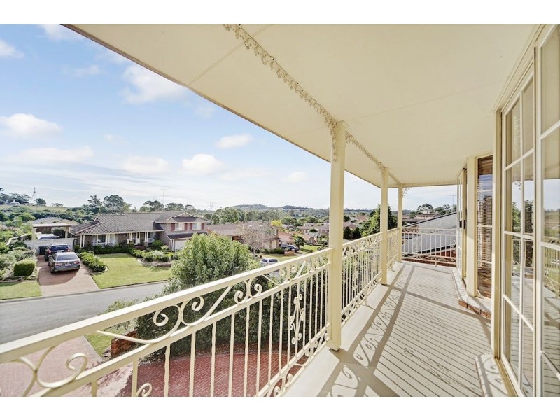 9 Laguna Place, Glen Alpine NSW 2560