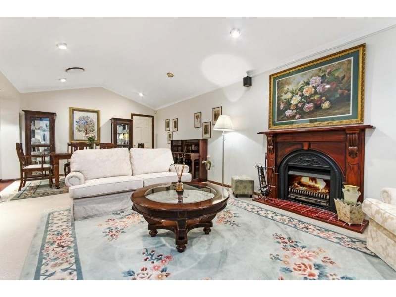 4 Braeside Crescent, Glen Alpine NSW 2560