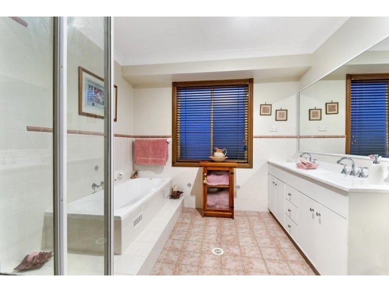 4 Braeside Crescent, Glen Alpine NSW 2560