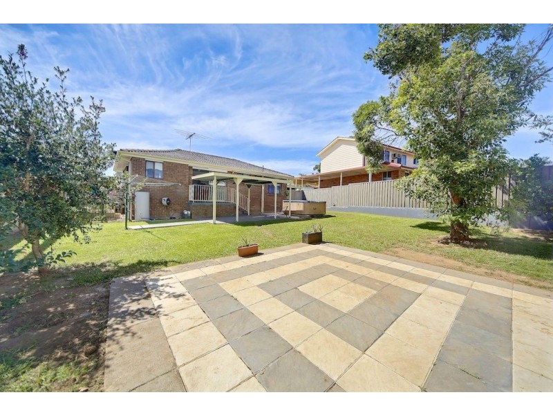 6 Cromarty Place, St Andrews NSW 2566