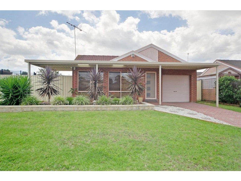 42 Larapinta Crescent, St Helens Park NSW 2560