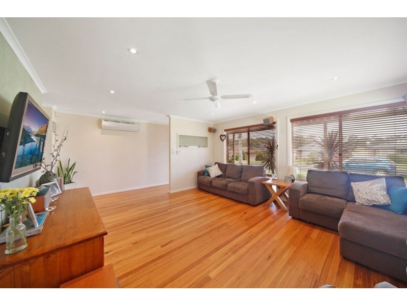 42 Larapinta Crescent, St Helens Park NSW 2560